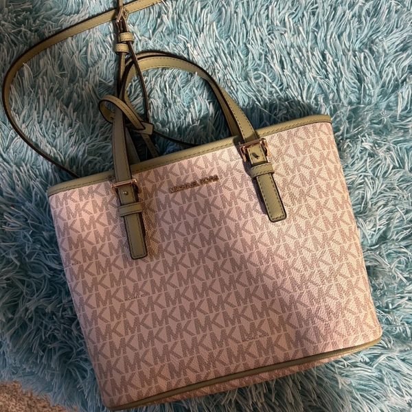 Excellent condition Michael Kors